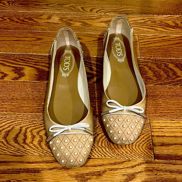 Tod’s beige flats - Picture 1 of 8